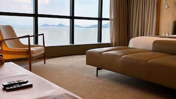 Superior Suite, 1 King Bed | Minibar, in-room safe, desk, blackout curtains