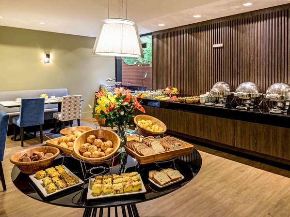 Breakfast, lunch, dinner served; Italian cuisine  - Novotel Florianópolis (Florianópolis)