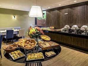 Breakfast, lunch, dinner served; Italian cuisine - Novotel Florianópolis (Florianópolis)