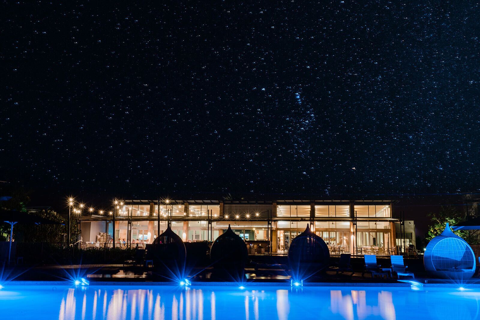 Fassade der Unterkunft – Abend/Nacht