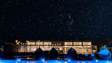 住宿正面 (夜晚)