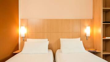 Standard Twin Room, 2 Twin Beds | In-room safe, desk, soundproofing, iron/ironing board