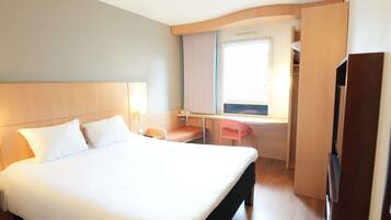 Standard Double Room, 1 Double Bed | In-room safe, desk, soundproofing, iron/ironing board