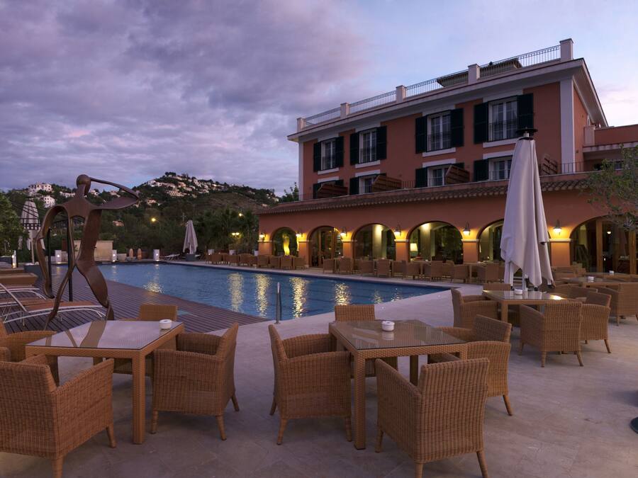 Outdoor pool, open 10:00 AM to 9:00 PM, pool umbrellas, sun loungers