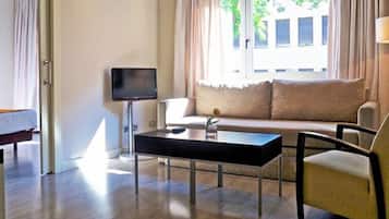 Suíte executiva, acessível | Roupas de cama premium, edredons de pluma, frigobar, cofres nos quartos
