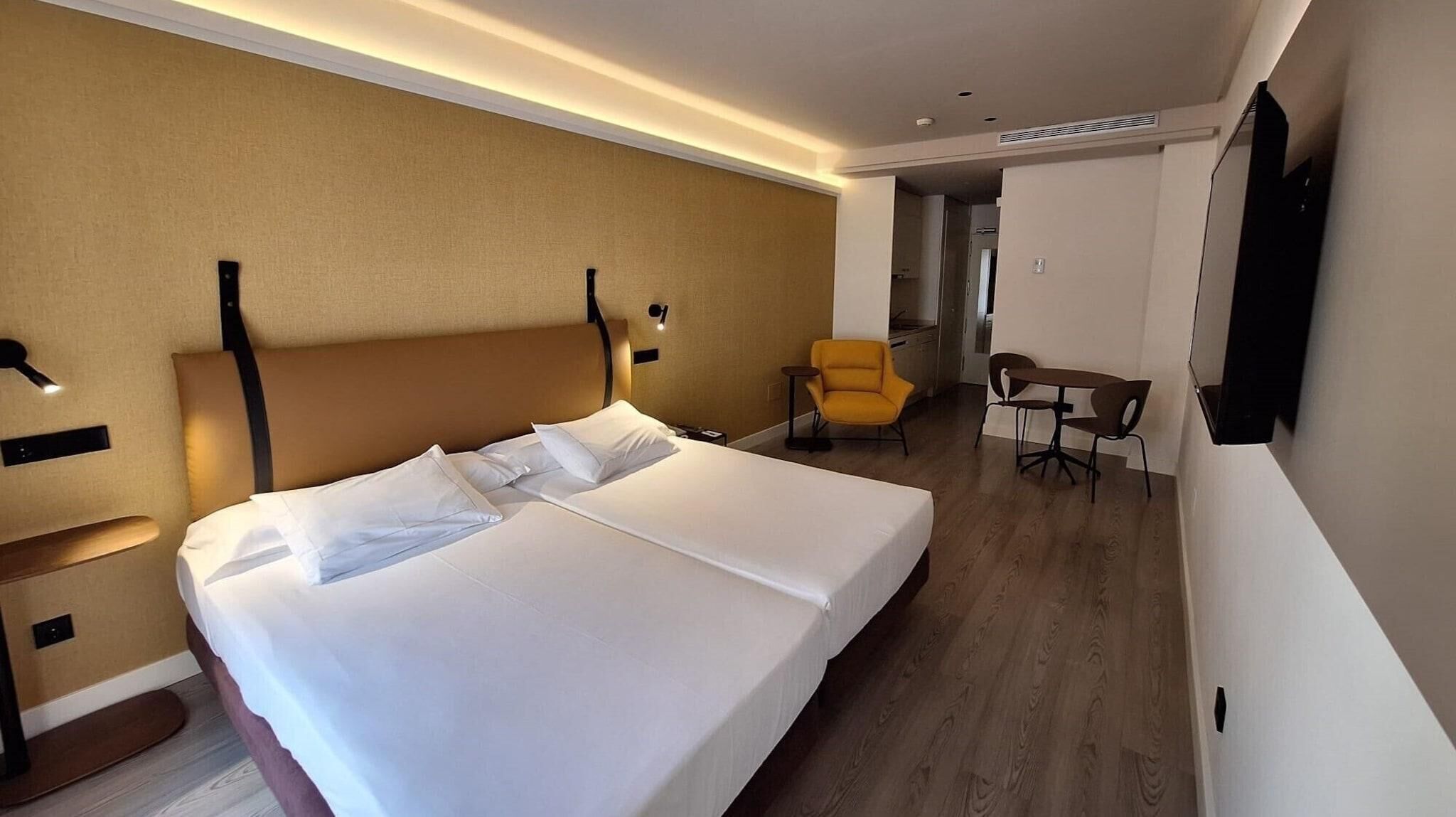 Premium bedding, down comforters, minibar, in-room safe