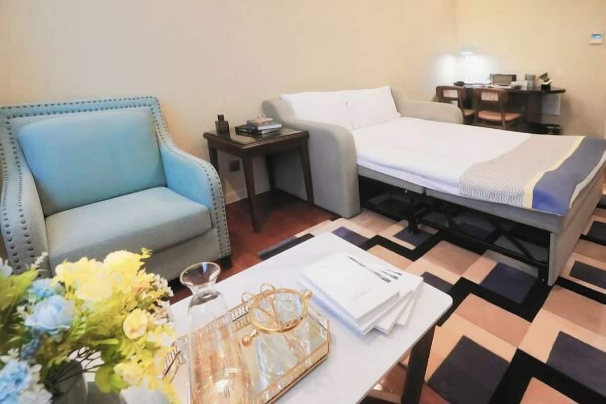 Premium bedding, in-room safe, desk, soundproofing