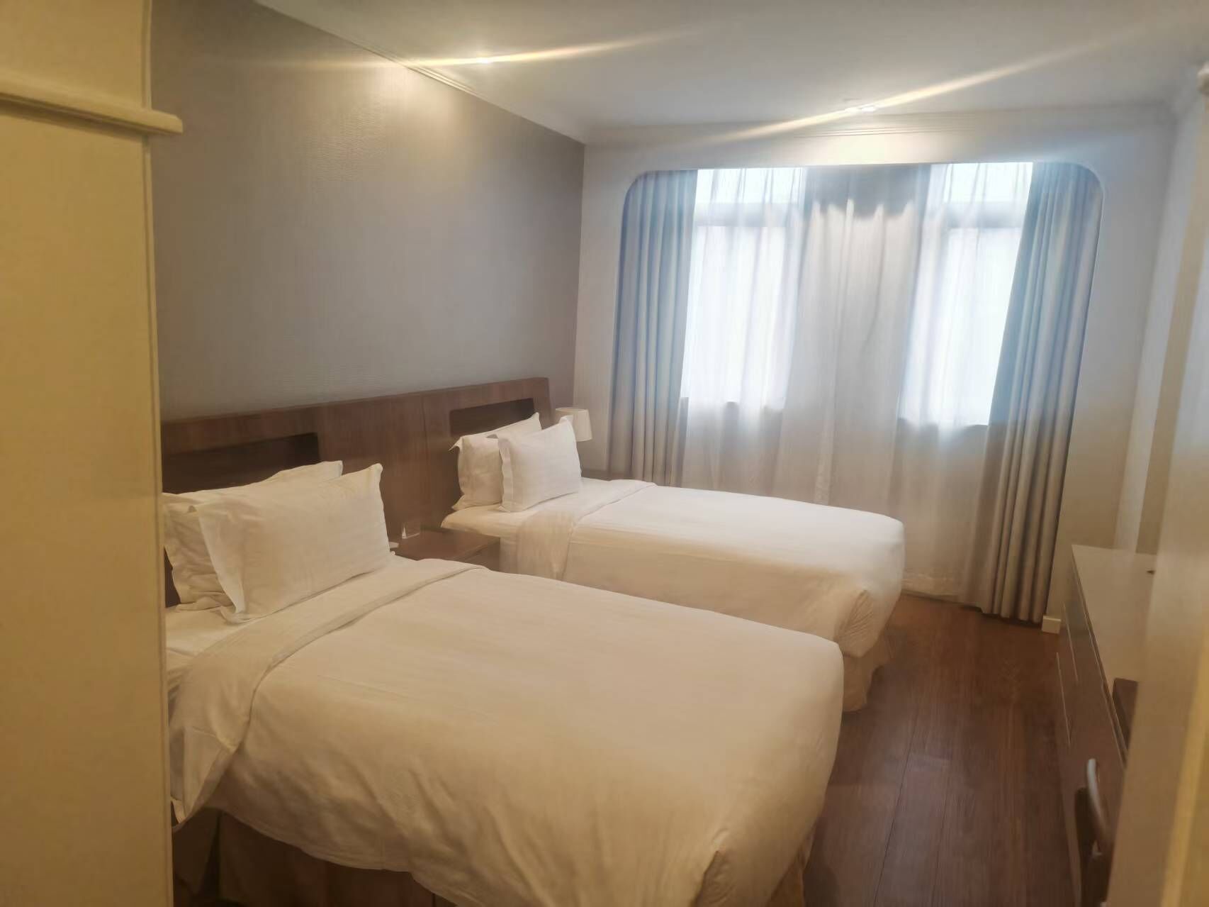 Phòng đôi cơ bản, nhiều giường | Bộ đồ giường cao cấp, két bảo mật tại phòng, bàn, phòng cách âm 