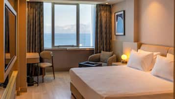 Premium Room, 1 King Bed, Sea View | Premium bedding, free minibar, in-room safe, individually decorated