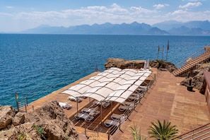 Private beach, black sand, sun loungers, beach umbrellas - Delta Hotels by Marriott Antalya Lara ADULT ONLY(+18) (Antalya)