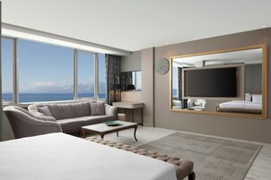 Ropa de cama de alta calidad y minibar 