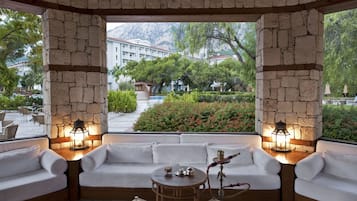 4 restaurants, dinner served, Italian cuisine