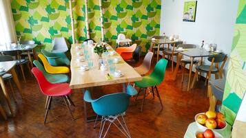 Tägliches inbegriffenes Frühstücksbuffet