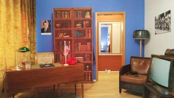 Design Double Room | Living area | 32-inch flat-screen TV with satellite channels, TV