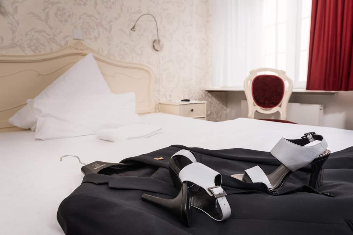 hypo-allergenic bedding, desk, blackout curtains, free wifi