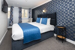 Standard Double Room | Hypo-allergenic bedding, iron/ironing board, free WiFi, bed sheets - Mentone Hotel (London)