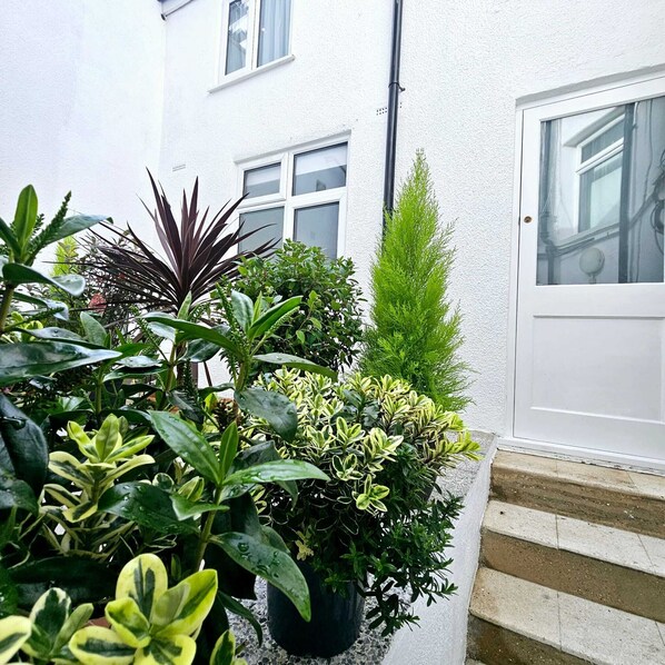 Courtyard Single Room En-Suite | Terrace/patio
