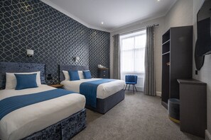 Chambre Triple | Literie hypoallergénique, fer et planche à repasser, Wi-Fi gratuit