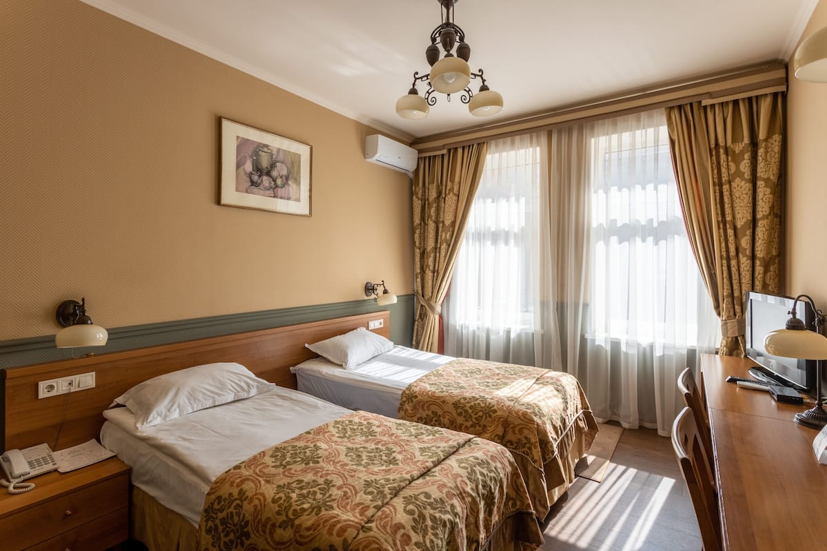 Standard Twin Room | 1 bedroom, premium bedding, minibar, in-room safe