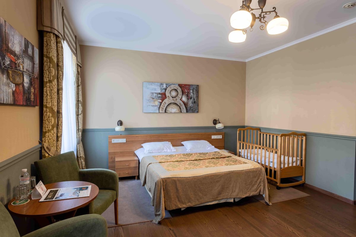 Junior Suite | 1 bedroom, premium bedding, minibar, in-room safe
