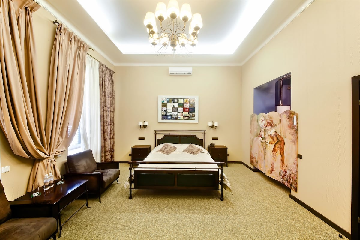 Apartment | 1 bedroom, premium bedding, minibar, in-room safe