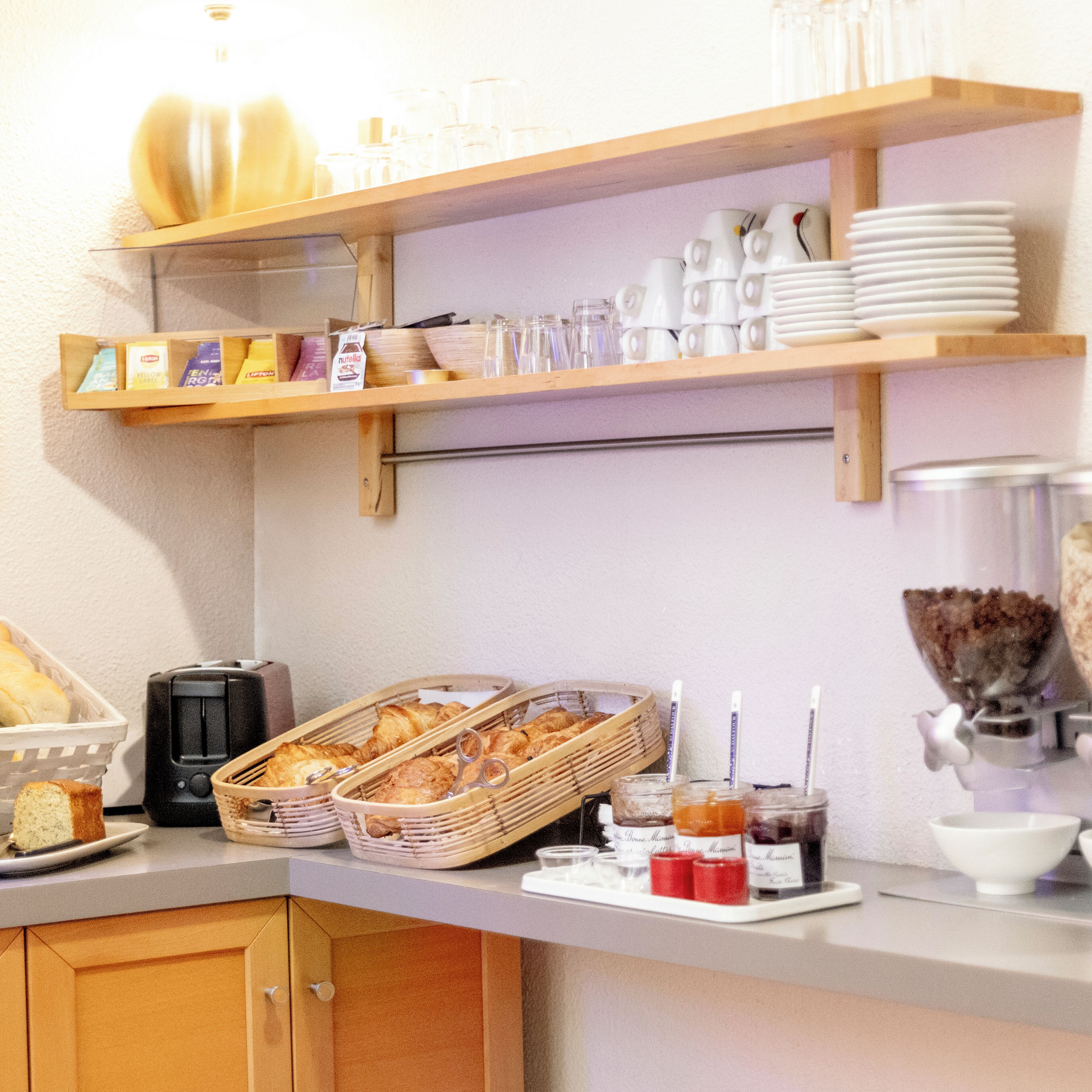 Daily buffet breakfast (EUR 9 per person)