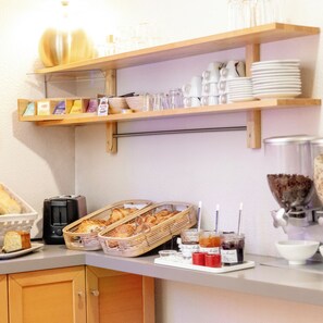 Colazione a buffet, servita tutte le mattine (9 EUR a persona) 