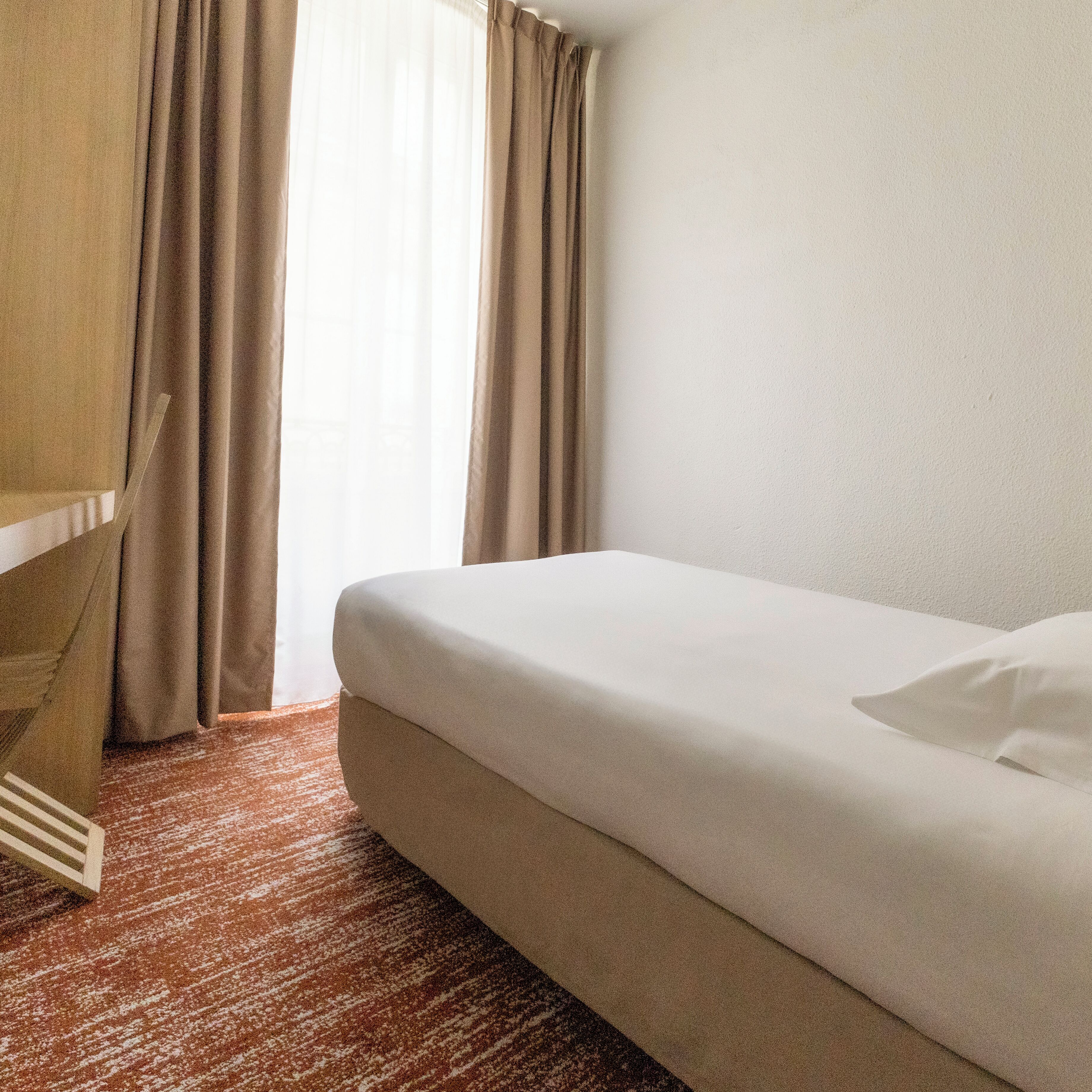 Chambre Simple, vue cour intérieure