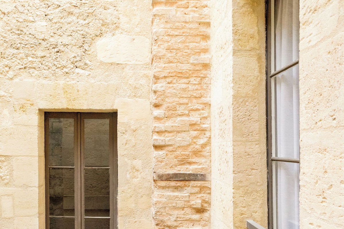 Bureau, fer et planche à repasser, Wi-Fi gratuit, draps fournis