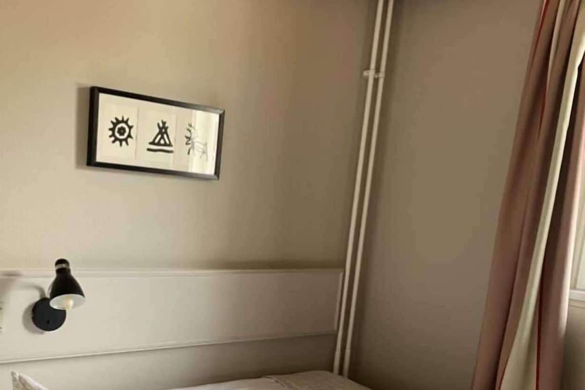 Free WiFi, bed sheets