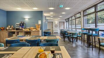 Petit déjeuner buffet servi tous les jours en supplément