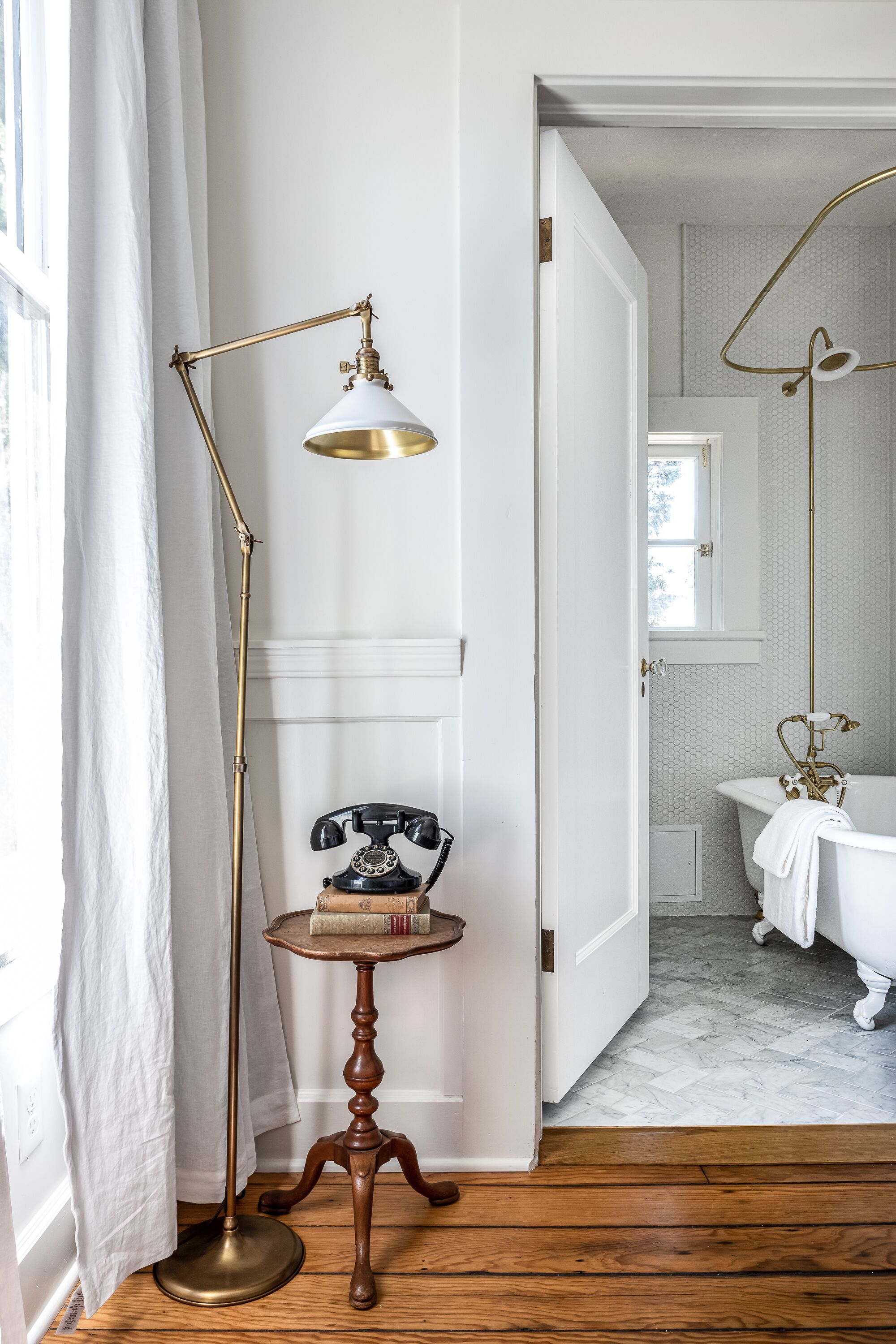 combined shower/bathtub, free toiletries, hair dryer, towels