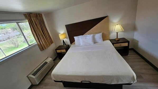 Standard Room, 1 King Bed, Non Smoking | Premium bedding, blackout curtains, free WiFi, bed sheets