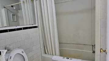 Combined shower/tub, free toiletries, towels, soap