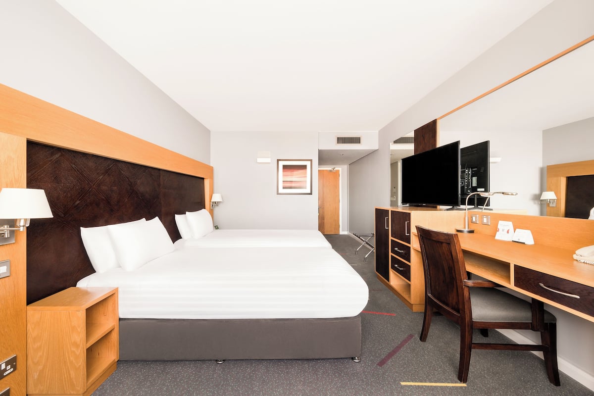 1 bedroom, in-room safe, desk, blackout curtains