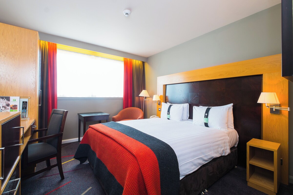 1 bedroom, in-room safe, desk, blackout drapes
