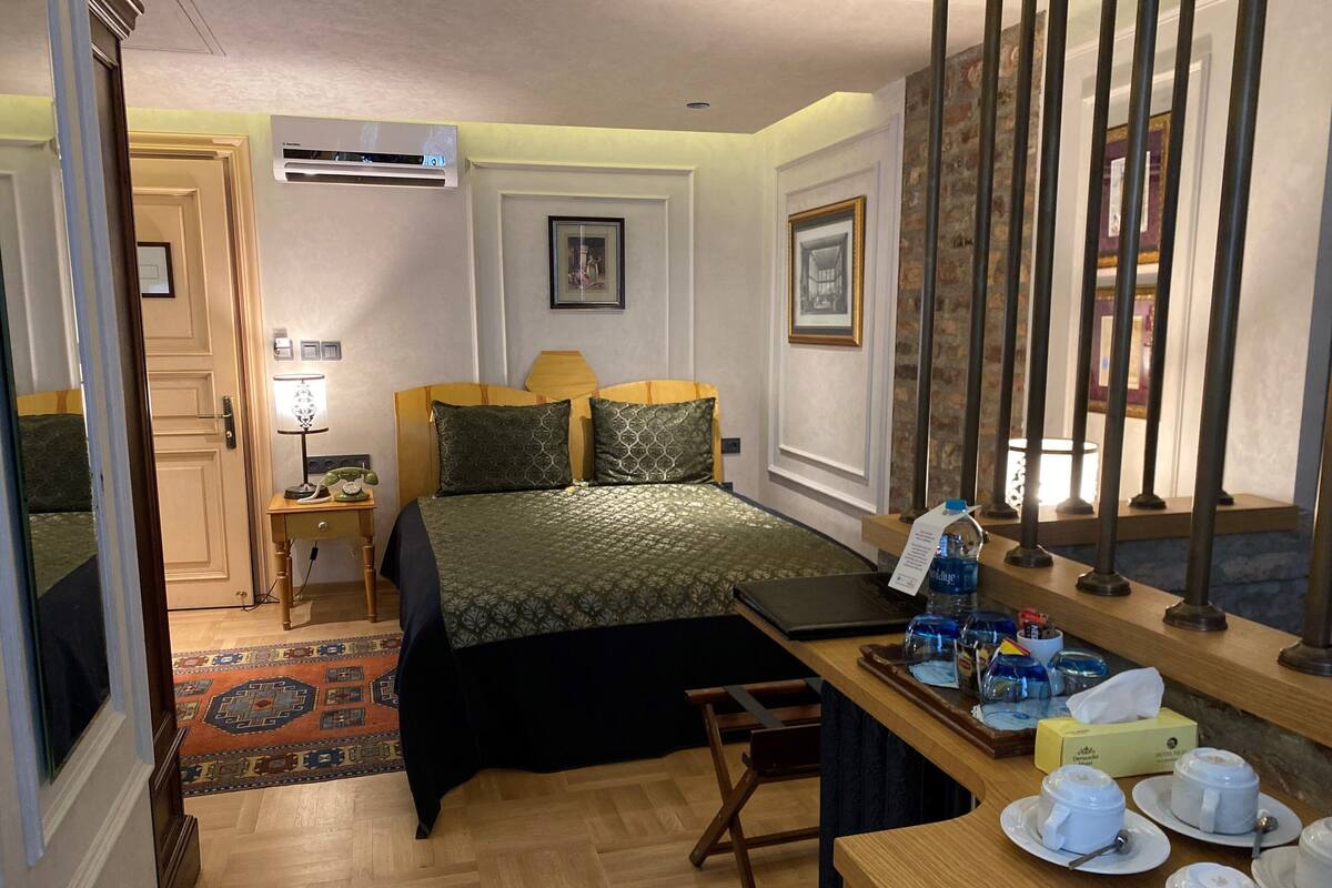 Duplex Suite | Bộ đồ giường cao cấp, minibar, két bảo mật tại phòng, bàn 