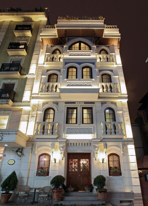 Front of property – evening/night - Niles Hotel Istanbul - Special Class (Istanbul)