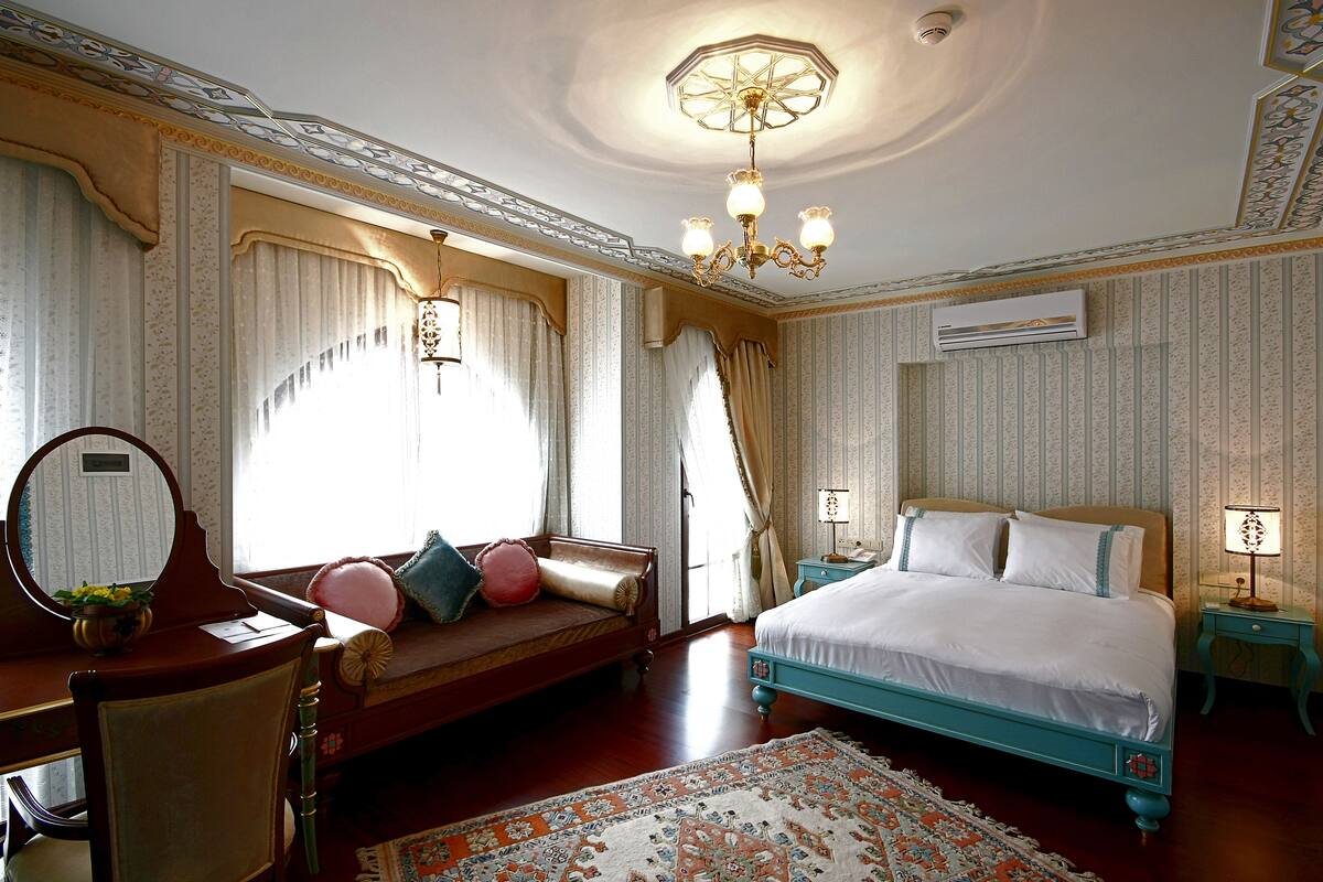 Junior Suite with Turkish Bath | Bộ đồ giường cao cấp, minibar, két bảo mật tại phòng, bàn 