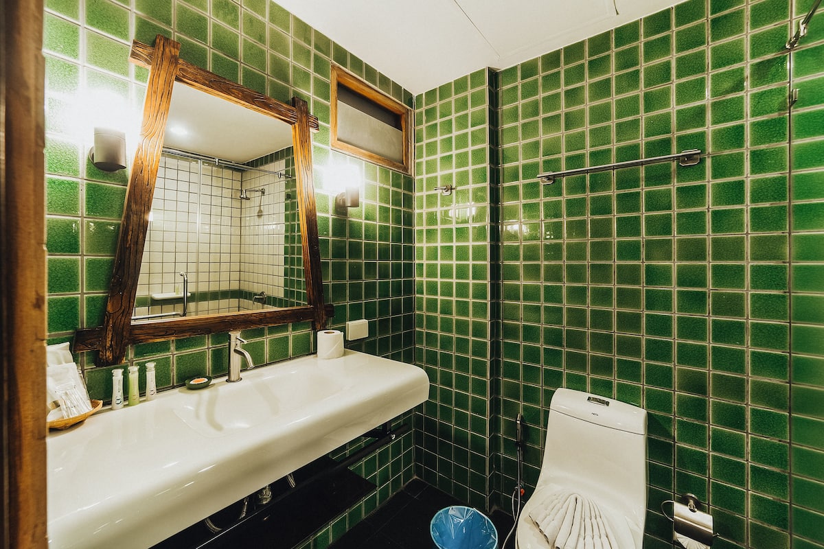 shower, eco-friendly toiletries, bathrobes, towels