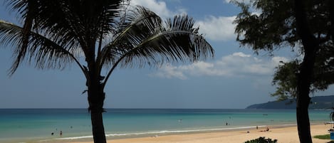 Beach nearby, white sand, free beach shuttle, beach towels