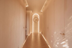 Een stoombad, lichaamsbehandelingen, aromatherapie, hotstone-massages