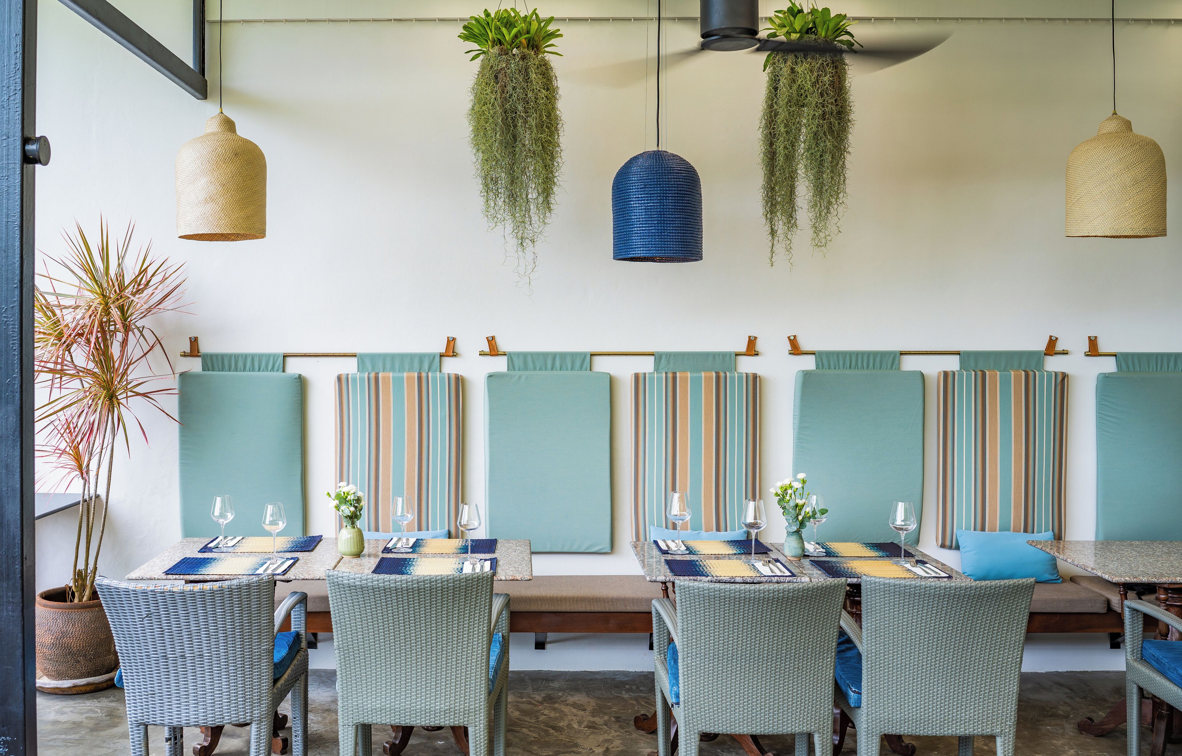 daily buffet breakfast (thb 360 per person)