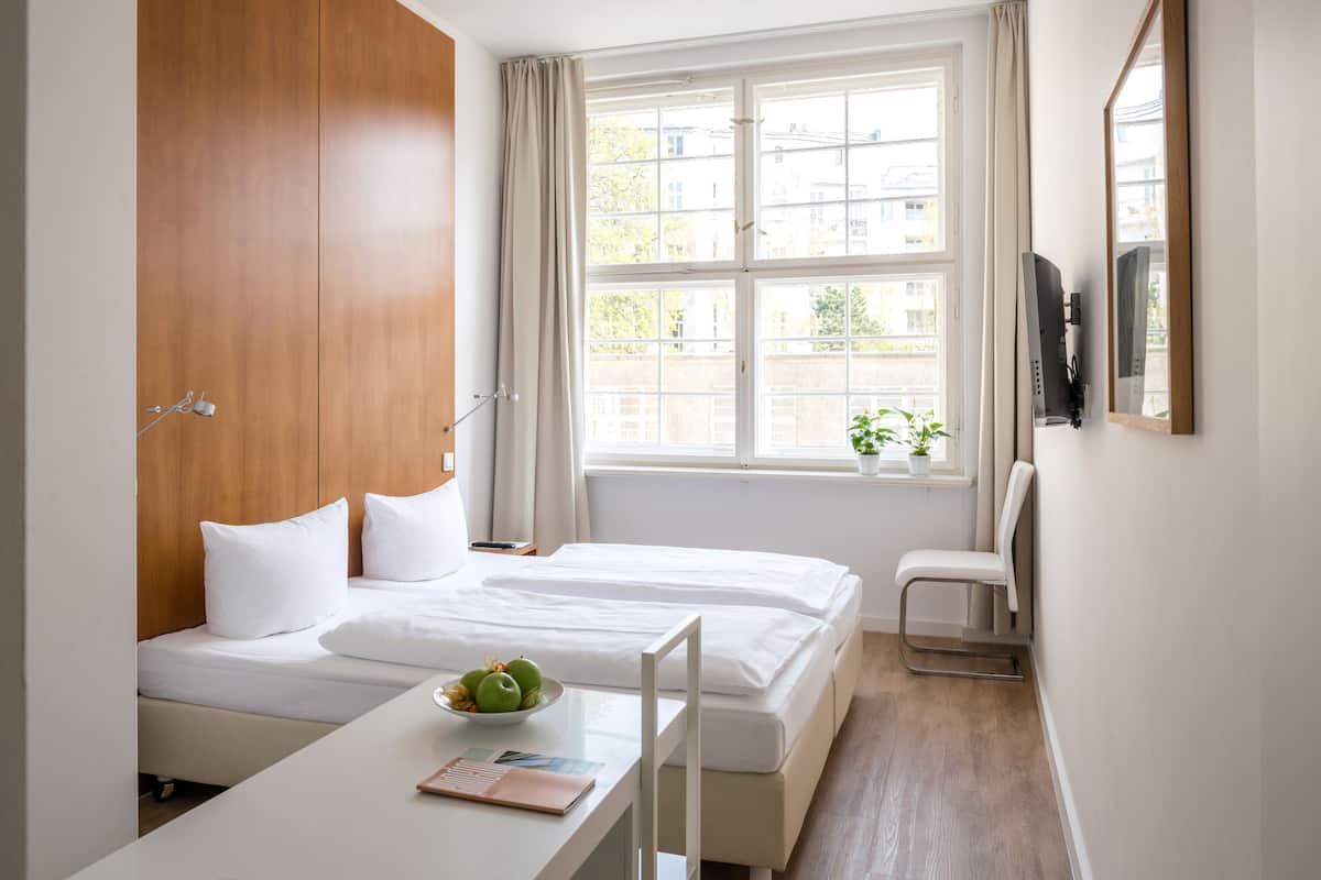 Hypo-allergenic bedding available, minibar, in-room safe