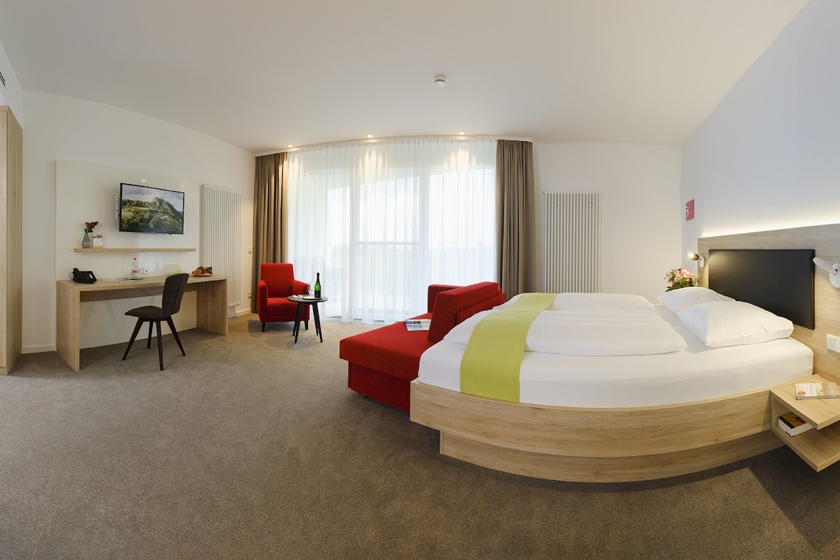 Premium bedding, in-room safe, desk, laptop workspace