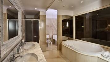 Superior Studio Suite (Leonardo Da Vinci) | Jetted tub