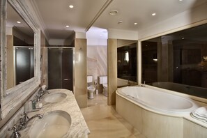 Superior Studio Suite (Leonardo Da Vinci) | Jetted bathtub - Villa Angela (Taormina)