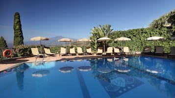 Outdoor pool, pool loungers