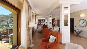 Lobby lounge