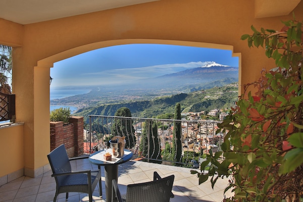 Deluxe Double Room (Superior) | Minibar, in-room safe, desk, iron/ironing board